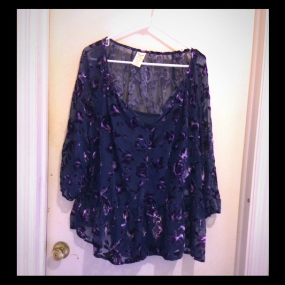 XXL (20) Purple Floral Lace Velvet Top